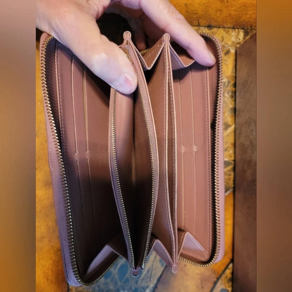 LOUIS VUITTON IKAT PINK VERNIS LONG WALLET - Picture 8 of 8